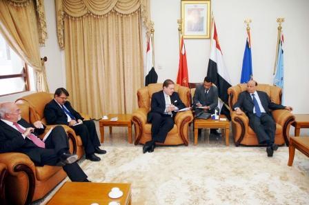 نائب الرئيس لدى استقباله رئيس بعثة الاتحاد الاوروبي أمس